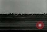 Standbild aviator Jim Mollison Roosevelt Field New York USA, 1932, aus Sekunde 30 historischem Filmmaterial Videoclip 65675030529