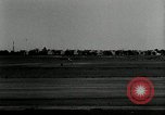 Standbild aviator Jim Mollison Roosevelt Field New York USA, 1932, aus Sekunde 33 historischem Filmmaterial Videoclip 65675030529