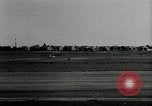 Standbild aviator Jim Mollison Roosevelt Field New York USA, 1932, aus Sekunde 35 historischem Filmmaterial Videoclip 65675030529