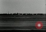 Standbild aviator Jim Mollison Roosevelt Field New York USA, 1932, aus Sekunde 36 historischem Filmmaterial Videoclip 65675030529