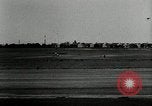 Standbild aviator Jim Mollison Roosevelt Field New York USA, 1932, aus Sekunde 37 historischem Filmmaterial Videoclip 65675030529