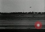 Standbild aviator Jim Mollison Roosevelt Field New York USA, 1932, aus Sekunde 40 historischem Filmmaterial Videoclip 65675030529