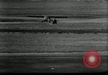 Standbild aviator Jim Mollison Roosevelt Field New York USA, 1932, aus Sekunde 45 historischem Filmmaterial Videoclip 65675030529