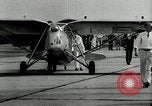 Standbild aviator Jim Mollison Roosevelt Field New York USA, 1932, aus Sekunde 51 historischem Filmmaterial Videoclip 65675030529