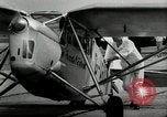 Standbild aviator Jim Mollison Roosevelt Field New York USA, 1932, aus Sekunde 52 historischem Filmmaterial Videoclip 65675030529