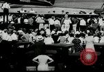 Standbild aviator Jim Mollison Roosevelt Field New York USA, 1932, aus Sekunde 55 historischem Filmmaterial Videoclip 65675030529
