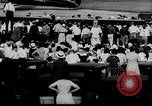 Standbild aviator Jim Mollison Roosevelt Field New York USA, 1932, aus Sekunde 57 historischem Filmmaterial Videoclip 65675030529