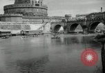 Standbild Wasser rennen Rom Italien, 1932, aus Sekunde 36 historischem Filmmaterial Videoclip 65675030536