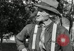 Standbild apple Pfropfen Techniken United States USA, 1916, aus Sekunde 18 historischem Filmmaterial Videoclip 65675030538