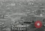 Standbild Innenstadtverkehr in Toledo Ohio Anfang des 20 Jahrhunderts Toledo Ohio USA, 1916, aus Sekunde 22 historischem Filmmaterial Videoclip 65675030541