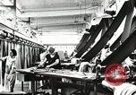 Immagine di Pneumatico in gomma Fabbricazione Akron Ohio USA, 1924, secondo 35 filmato di repertorio 65675030556