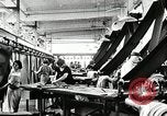 Immagine di Pneumatico in gomma Fabbricazione Akron Ohio USA, 1924, secondo 36 filmato di repertorio 65675030556