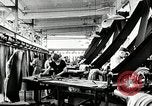 Immagine di Pneumatico in gomma Fabbricazione Akron Ohio USA, 1924, secondo 37 filmato di repertorio 65675030556