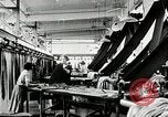 Immagine di Pneumatico in gomma Fabbricazione Akron Ohio USA, 1924, secondo 40 filmato di repertorio 65675030556