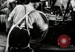 Immagine di Pneumatico in gomma Fabbricazione Akron Ohio USA, 1924, secondo 42 filmato di repertorio 65675030556