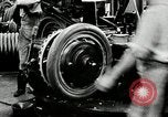 Immagine di Pneumatico in gomma Fabbricazione Akron Ohio USA, 1924, secondo 45 filmato di repertorio 65675030556