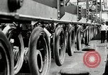 Immagine di Pneumatico in gomma Fabbricazione Akron Ohio USA, 1924, secondo 55 filmato di repertorio 65675030556