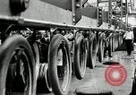Immagine di Pneumatico in gomma Fabbricazione Akron Ohio USA, 1924, secondo 56 filmato di repertorio 65675030556
