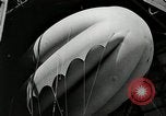 Immagine di Goodyear barrage palloncini Akron Ohio USA, 1941, secondo 45 filmato di repertorio 65675030562