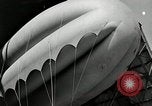 Immagine di Goodyear barrage palloncini Akron Ohio USA, 1941, secondo 47 filmato di repertorio 65675030562