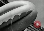 Immagine di Goodyear barrage palloncini Akron Ohio USA, 1941, secondo 51 filmato di repertorio 65675030562