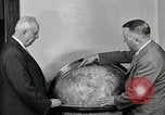 Image Goodyear Managers retourner Akron Ohio USA, 1941, de la seconde 7 séquences d'archives historiques vidéo 65675030563