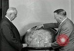 Image Goodyear Managers retourner Akron Ohio USA, 1941, de la seconde 8 séquences d'archives historiques vidéo 65675030563