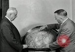 Image Goodyear Managers retourner Akron Ohio USA, 1941, de la seconde 10 séquences d'archives historiques vidéo 65675030563