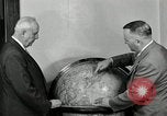 Image Goodyear Managers retourner Akron Ohio USA, 1941, de la seconde 11 séquences d'archives historiques vidéo 65675030563