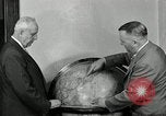 Image Goodyear Managers retourner Akron Ohio USA, 1941, de la seconde 12 séquences d'archives historiques vidéo 65675030563