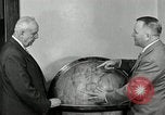 Image Goodyear Managers retourner Akron Ohio USA, 1941, de la seconde 31 séquences d'archives historiques vidéo 65675030563