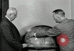 Image Goodyear Managers retourner Akron Ohio USA, 1941, de la seconde 33 séquences d'archives historiques vidéo 65675030563