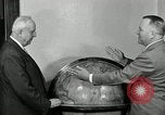 Image Goodyear Managers retourner Akron Ohio USA, 1941, de la seconde 35 séquences d'archives historiques vidéo 65675030563