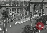Standbild kanadischen Veterans Parade Toronto Ontario Kanada, 1941, aus Sekunde 21 historischem Filmmaterial Videoclip 65675030568