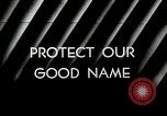 Standbild Goodyear Mitarbeiter Slogan Akron Ohio USA, 1941, aus Sekunde 1 historischem Filmmaterial Videoclip 65675030572