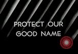 Standbild Goodyear Mitarbeiter Slogan Akron Ohio USA, 1941, aus Sekunde 4 historischem Filmmaterial Videoclip 65675030572