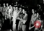 Standbild Goodyear Mitarbeiter Slogan Akron Ohio USA, 1941, aus Sekunde 7 historischem Filmmaterial Videoclip 65675030572