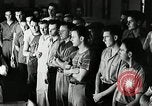 Standbild Goodyear Mitarbeiter Slogan Akron Ohio USA, 1941, aus Sekunde 8 historischem Filmmaterial Videoclip 65675030572