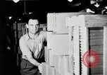 Standbild Goodyear Mitarbeiter Slogan Akron Ohio USA, 1941, aus Sekunde 16 historischem Filmmaterial Videoclip 65675030572