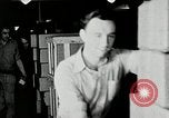 Standbild Goodyear Mitarbeiter Slogan Akron Ohio USA, 1941, aus Sekunde 17 historischem Filmmaterial Videoclip 65675030572