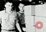 Standbild Goodyear Mitarbeiter Slogan Akron Ohio USA, 1941, aus Sekunde 20 historischem Filmmaterial Videoclip 65675030572