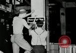 Standbild Goodyear Mitarbeiter Slogan Akron Ohio USA, 1941, aus Sekunde 23 historischem Filmmaterial Videoclip 65675030572