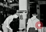 Standbild Goodyear Mitarbeiter Slogan Akron Ohio USA, 1941, aus Sekunde 29 historischem Filmmaterial Videoclip 65675030572