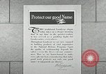 Standbild Goodyear Mitarbeiter Slogan Akron Ohio USA, 1941, aus Sekunde 43 historischem Filmmaterial Videoclip 65675030572