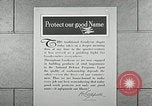 Standbild Goodyear Mitarbeiter Slogan Akron Ohio USA, 1941, aus Sekunde 44 historischem Filmmaterial Videoclip 65675030572