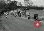 Standbild Marathon Rennen Boston Massachusetts USA, 1932, aus Sekunde 16 historischem Filmmaterial Videoclip 65675030581