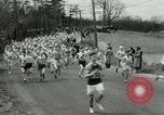 Standbild Marathon Rennen Boston Massachusetts USA, 1932, aus Sekunde 20 historischem Filmmaterial Videoclip 65675030581
