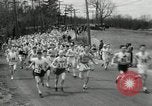 Standbild Marathon Rennen Boston Massachusetts USA, 1932, aus Sekunde 21 historischem Filmmaterial Videoclip 65675030581