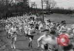 Standbild Marathon Rennen Boston Massachusetts USA, 1932, aus Sekunde 22 historischem Filmmaterial Videoclip 65675030581