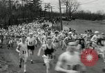 Standbild Marathon Rennen Boston Massachusetts USA, 1932, aus Sekunde 23 historischem Filmmaterial Videoclip 65675030581
